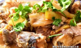清炖鱼是一道色香味俱佳的经典菜肴营养丰富做法简单！怎样做清炖鱼